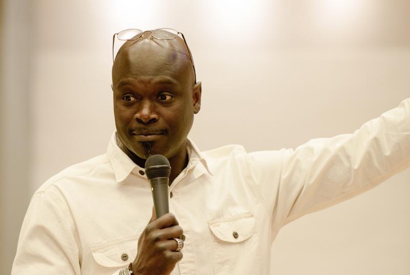  D3C_7219.jpg </br ><small> 2011-05-08 12:01</br >NIKON D300 + 70.0-200.0 mm f/2.8<br /> 170mm 1/100s f/3.5 ISO 1250</small>