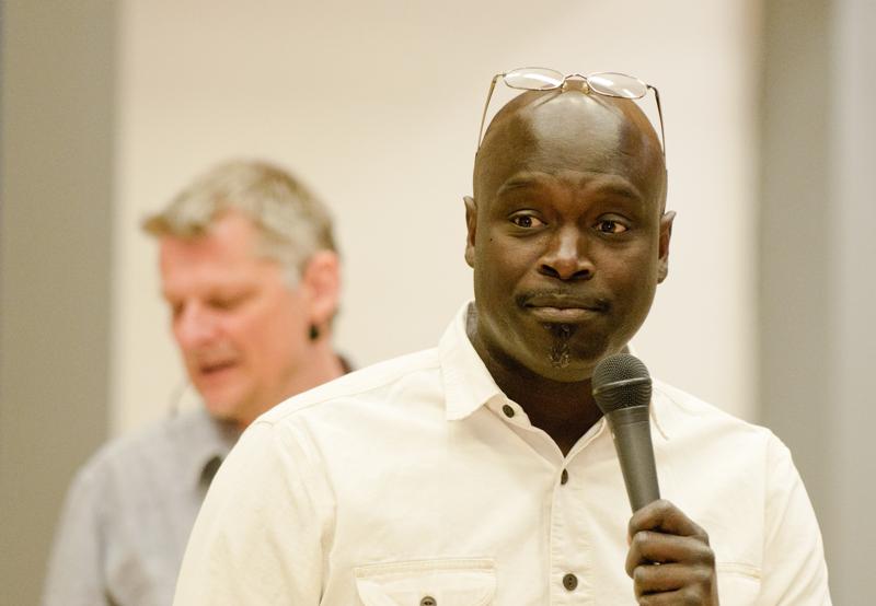  D3C_7221.jpg </br ><small> 2011-05-08 12:02</br >NIKON D300 + 70.0-200.0 mm f/2.8<br /> 180mm 1/100s f/3.5 ISO 1250</small>