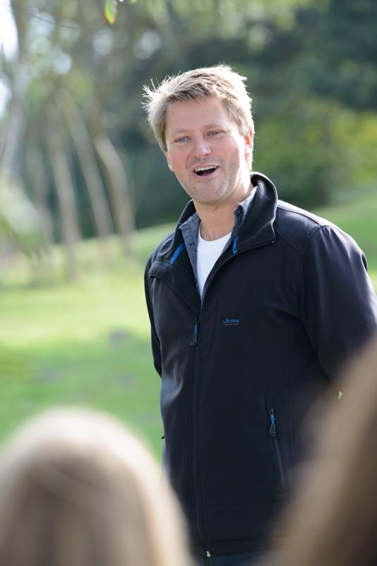  PB8_1231.JPG </br ><small> 2012-09-16 13:23</br >NIKON D800 + 70.0-200.0 mm f/2.8<br /> 200mm 1/400s f/5.6 ISO 800</small>