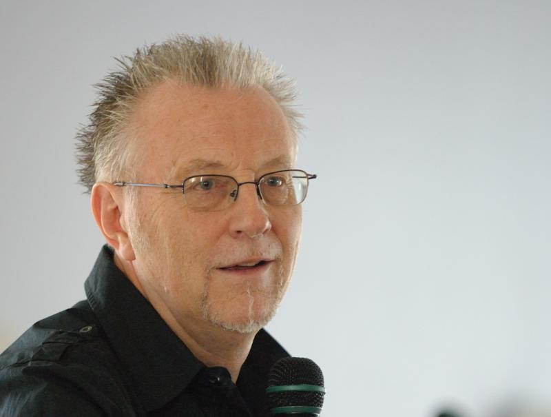  D2C_5946_NX.jpg </br >Dave Richards in action at Hvidekilde, Denmark, March 2008</br > <small> 2008-03-29 11:48</br >NIKON D200 180mm 1/40s f/2.8 ISO 800</small>