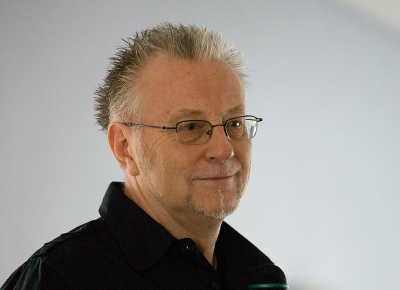  D2C_5957_small.jpg </br >Dave Richards in action at Hvidekilde, Denmark, March 2008</br > <small> 2008-03-29 11:53</br >NIKON D200 180mm 1/40s f/2.8 ISO 800</small>