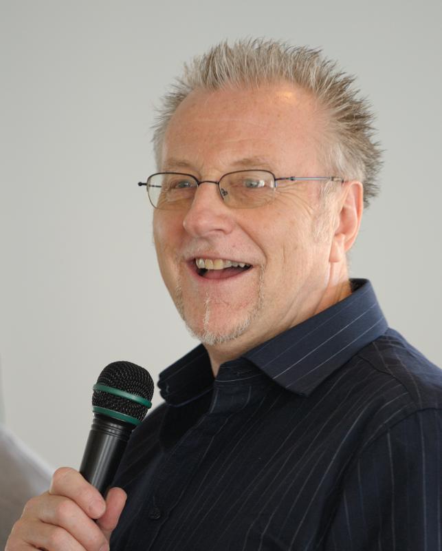  D2C_6054_NX.jpg </br >Dave Richards in action at Hvidekilde, Denmark, March 2008</br > <small> 2008-03-30 11:27</br >NIKON D200 200mm 1/60s f/2.8 ISO 400</small>