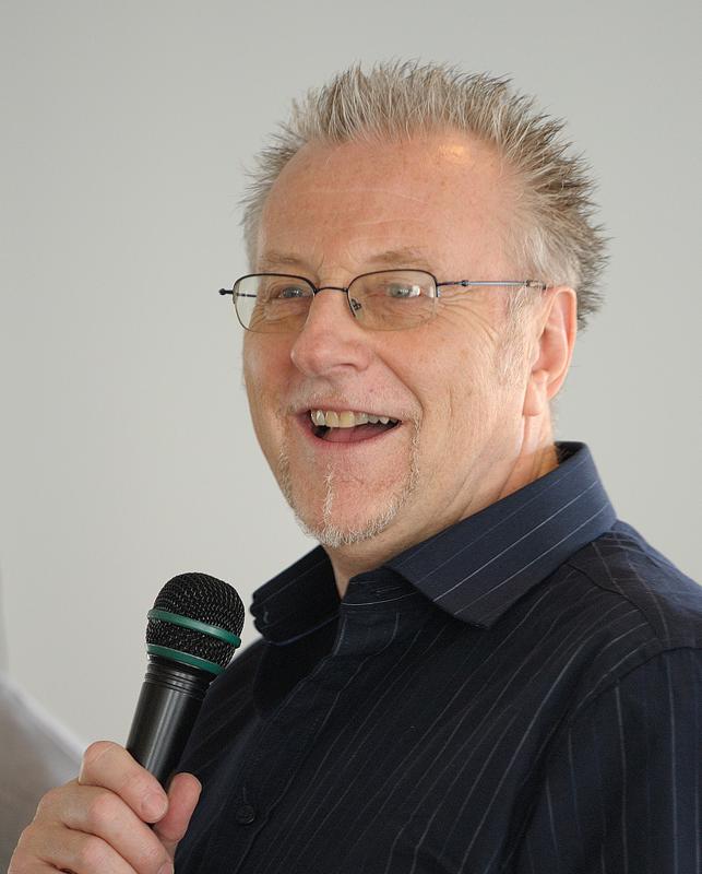  D2C_6054_NX_small.jpg </br >Dave Richards in action at Hvidekilde, Denmark, March 2008</br > <small> 2008-03-30 11:27</br >NIKON D200 200mm 1/60s f/2.8 ISO 400</small>