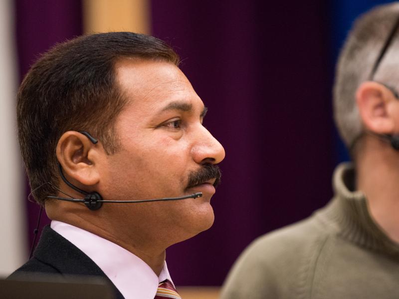  20121028_PB8_3460.JPG </br >Latif Masih</br > <small> 2012-10-28 13:20</br >NIKON D800 + 70.0-200.0 mm f/2.8<br /> 200mm 1/100s f/2.8 ISO 6400</small>