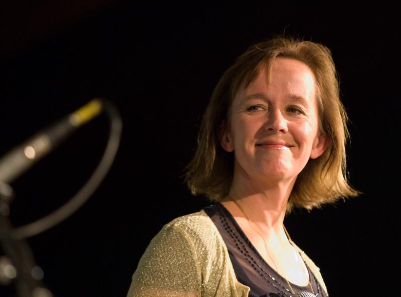  D2C_0702.jpg </br >Koncert med Anne Dorte Michelsen</br > <small> 2007-07-23 21:29</br >NIKON D200 200mm 1/40s f/4 ISO 800</small>