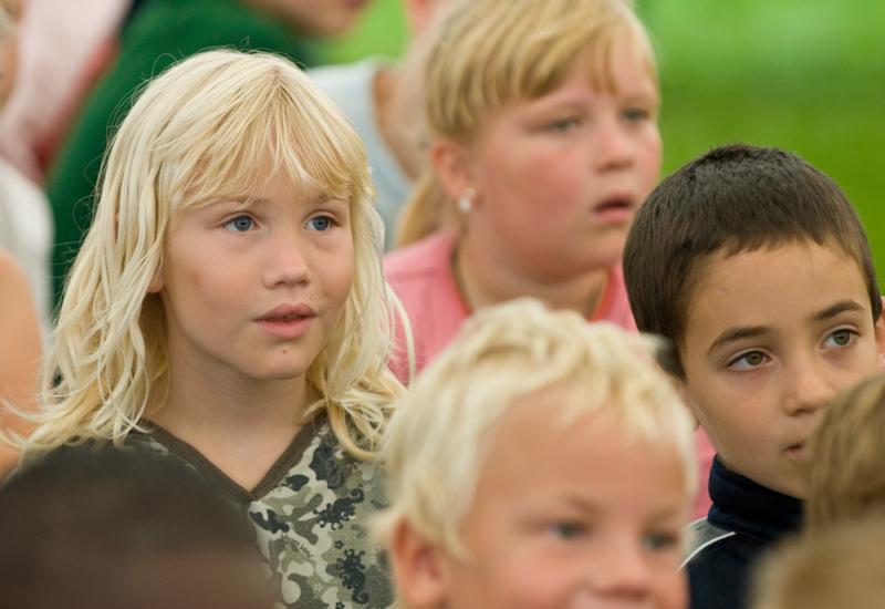  D2C_1000.jpg </br >Boernefestival</br > <small> 2007-07-25 10:50</br >NIKON D200 200mm 1/100s f/4 ISO 400</small>