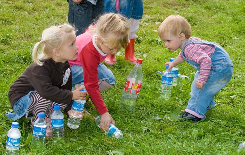  D2C_1045.jpg </br >Boernefestival</br > <small> 2007-07-25 11:12</br >NIKON D200 70mm 1/200s f/5.6 ISO 200</small>