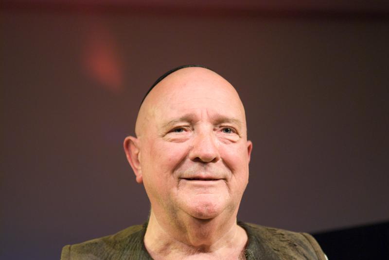  D2C_1179.jpg </br >Ebbe Trenskow</br > <small> 2007-07-25 23:13</br >NIKON D200 55mm 1/60s f/2.8 ISO 800</small>