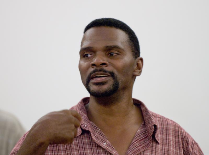  D2C_1402.jpg </br >Gospel med Ken Anderson</br > <small> 2007-07-27 11:57</br >NIKON D200 200mm 1/80s f/2.8 ISO 800</small>