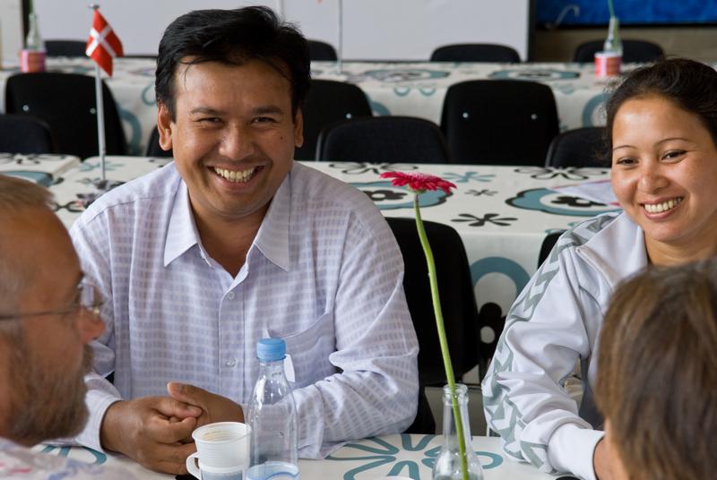  D2C_1233.jpg </br >Familie fra Slagelse menighed</br > <small> 2007-07-26 13:15</br >NIKON D200 55mm 1/60s f/5.6 ISO 400</small>