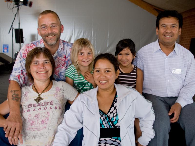  D2C_1263.jpg </br >Familie fra Slagelse menighed</br > <small> 2007-07-26 13:20</br >NIKON D200 17mm 1/90s f/2.8 ISO 400</small>