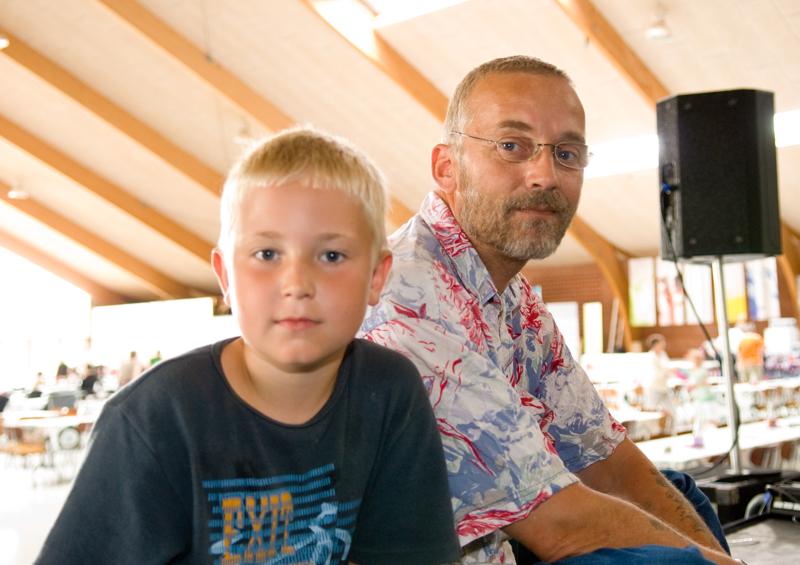  D2C_1309.jpg </br >Lennart</br > <small> 2007-07-26 13:29</br >NIKON D200 26mm 1/30s f/2.8 ISO 400</small>