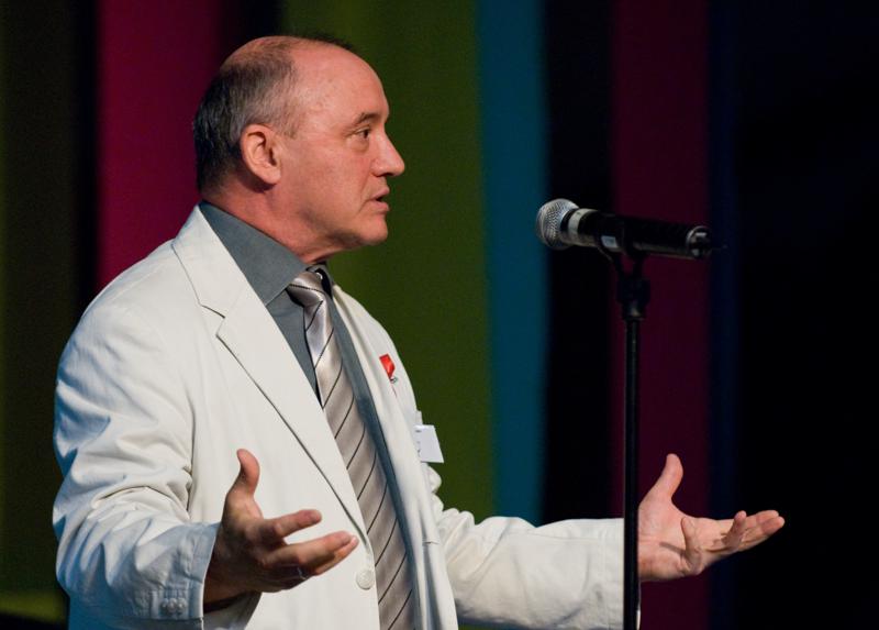  D2C_1185.jpg </br >Parush Parushev</br > <small> 2007-07-26 11:00</br >NIKON D200 160mm 1/180s f/2.8 ISO 800</small>