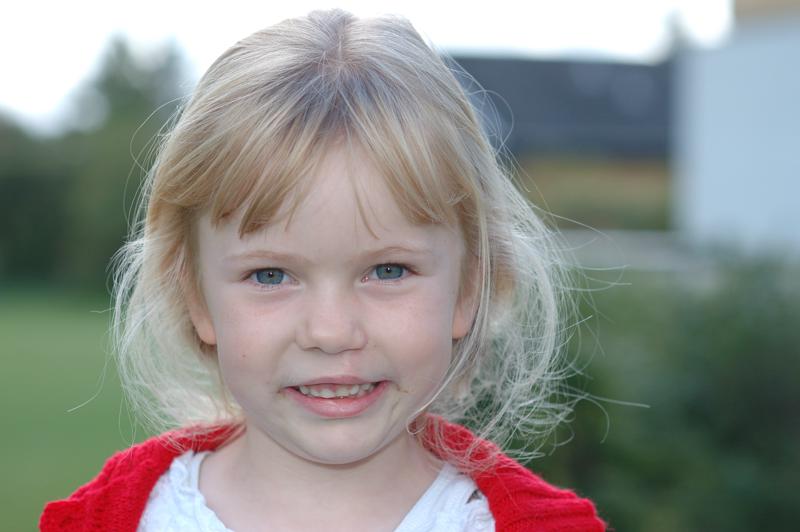  dsc_0596_std.jpg </br ><small> 2004-09-26 13:21</br >NIKON D70 85mm 1/500s f/4.5 </small>