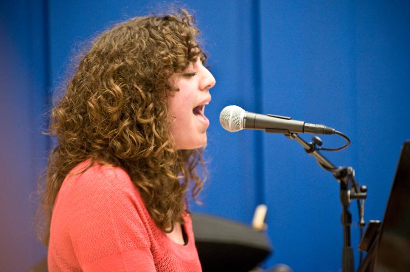  D3C_0680.jpg </br ><small> 2008-05-22 19:15</br >NIKON D300 200mm 1/20s f/2.8 ISO 1600</small>