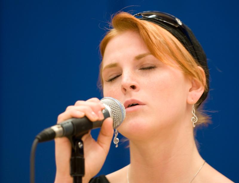  D3C_0734.jpg </br ><small> 2008-05-22 20:02</br >NIKON D300 175mm 1/30s f/2.8 ISO 800</small>