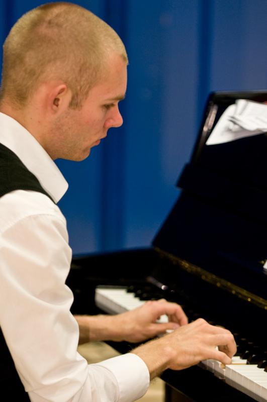  D3C_0791.jpg </br ><small> 2008-05-22 20:40</br >NIKON D300 116mm 1/40s f/2.8 ISO 800</small>