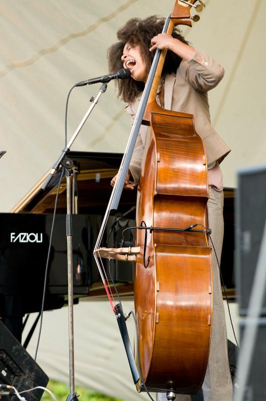  D3C_2517.jpg </br ><small> 2008-07-12 19:50</br >NIKON D300 175mm 1/125s f/4 ISO 280</small>