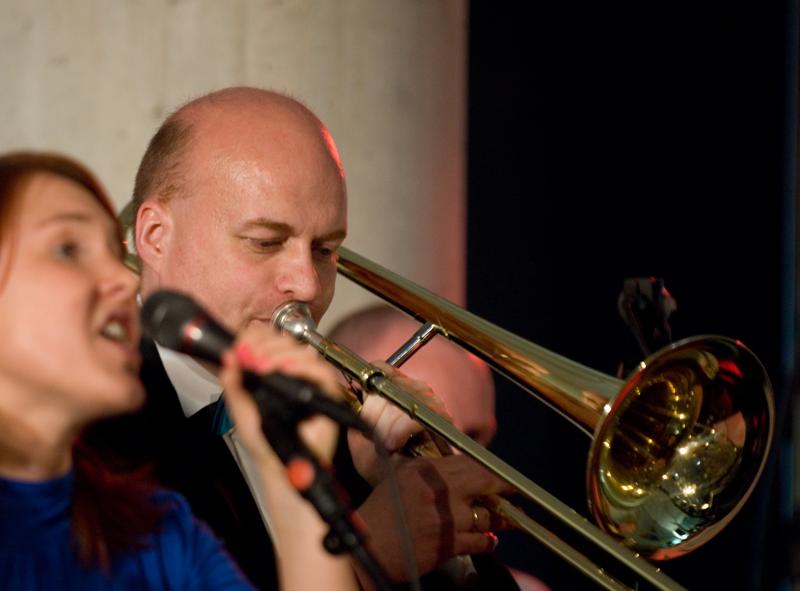  D2C_8981.jpg </br ><small> 2007-04-27 18:05</br >NIKON D200 200mm 1/40s f/2.8 ISO 800</small>