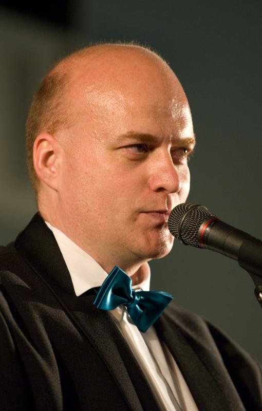  D2C_9003.jpg </br ><small> 2007-04-27 19:06</br >NIKON D200 200mm 1/45s f/2.8 ISO 800</small>