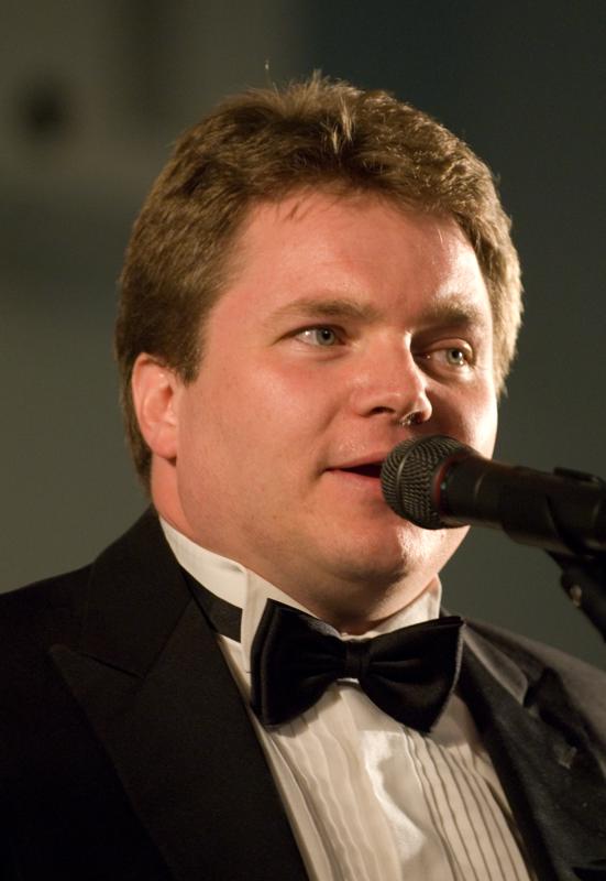  D2C_9004.jpg </br ><small> 2007-04-27 19:06</br >NIKON D200 200mm 1/60s f/2.8 ISO 800</small>