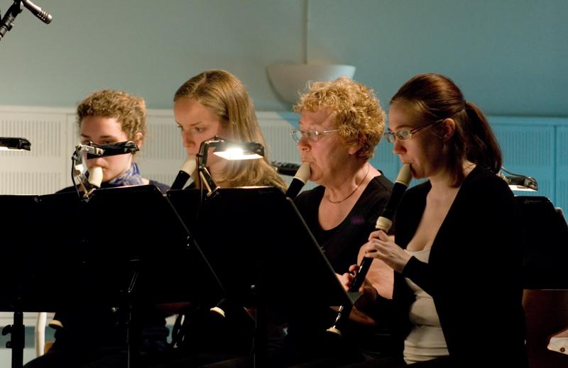  D2C_9020.jpg </br ><small> 2007-04-27 19:15</br >NIKON D200 200mm 1/60s f/2.8 ISO 800</small>