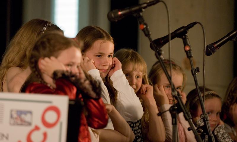  D2C_9032.jpg </br ><small> 2007-04-27 19:33</br >NIKON D200 175mm 1/100s f/2.8 ISO 800</small>