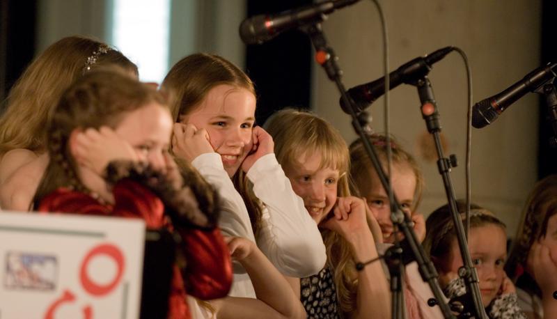  D2C_9033.jpg </br ><small> 2007-04-27 19:33</br >NIKON D200 175mm 1/80s f/2.8 ISO 800</small>