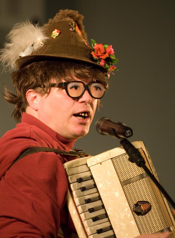  D2C_9065.jpg </br ><small> 2007-04-27 20:00</br >NIKON D200 160mm 1/50s f/2.8 ISO 800</small>