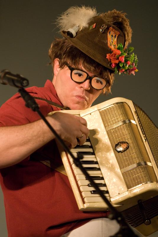  D2C_9066.jpg </br ><small> 2007-04-27 20:00</br >NIKON D200 150mm 1/60s f/2.8 ISO 800</small>