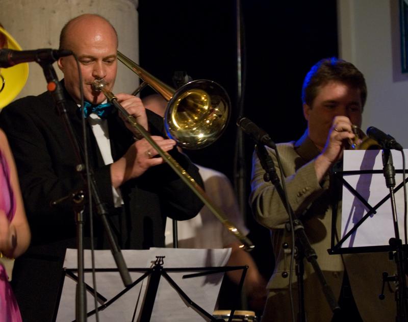  D2C_9234.jpg </br ><small> 2007-04-27 21:43</br >NIKON D200 70mm 1/10s f/2.8 ISO 800</small>