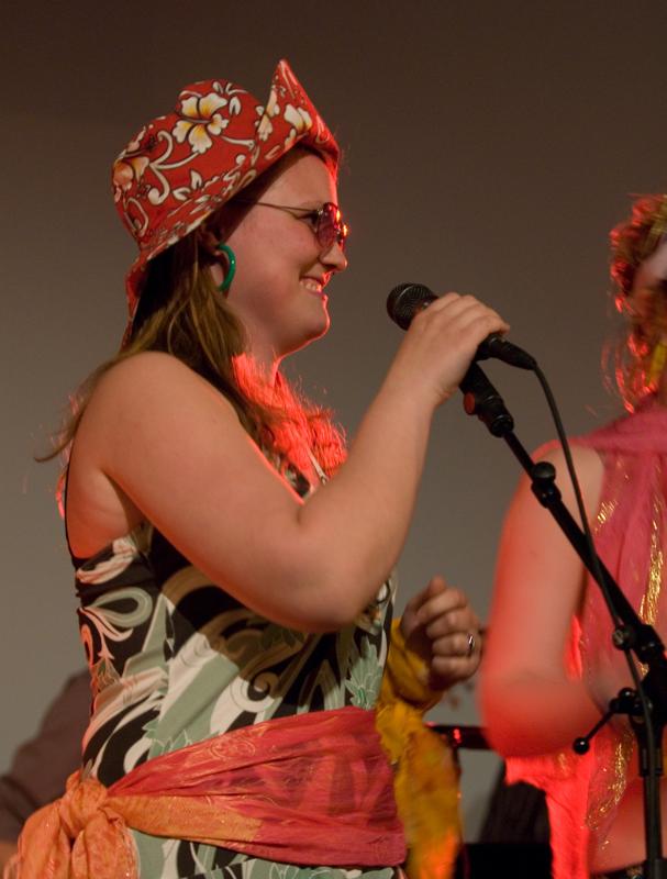  D2C_9238.jpg </br ><small> 2007-04-27 21:43</br >NIKON D200 70mm 1/30s f/2.8 ISO 800</small>