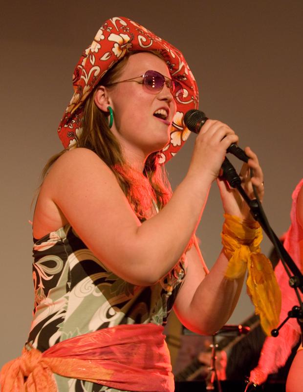  D2C_9240.jpg </br ><small> 2007-04-27 21:43</br >NIKON D200 70mm 1/20s f/2.8 ISO 800</small>