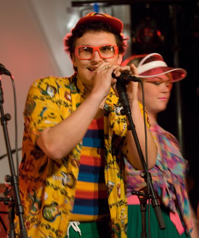  D2C_9243.jpg </br ><small> 2007-04-27 21:43</br >NIKON D200 70mm 1/15s f/2.8 ISO 800</small>