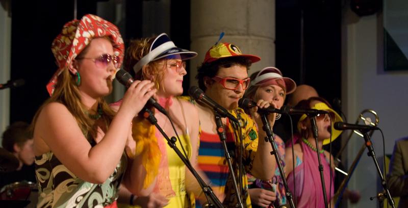  D2C_9256.jpg </br ><small> 2007-04-27 21:44</br >NIKON D200 70mm 1/15s f/2.8 ISO 800</small>