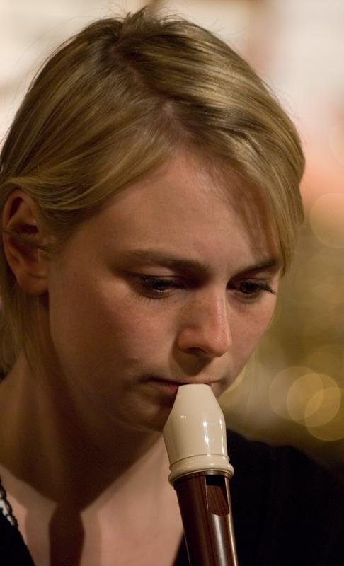  D2C_9273.jpg </br ><small> 2007-04-27 21:52</br >NIKON D200 190mm 1/30s f/2.8 ISO 800</small>