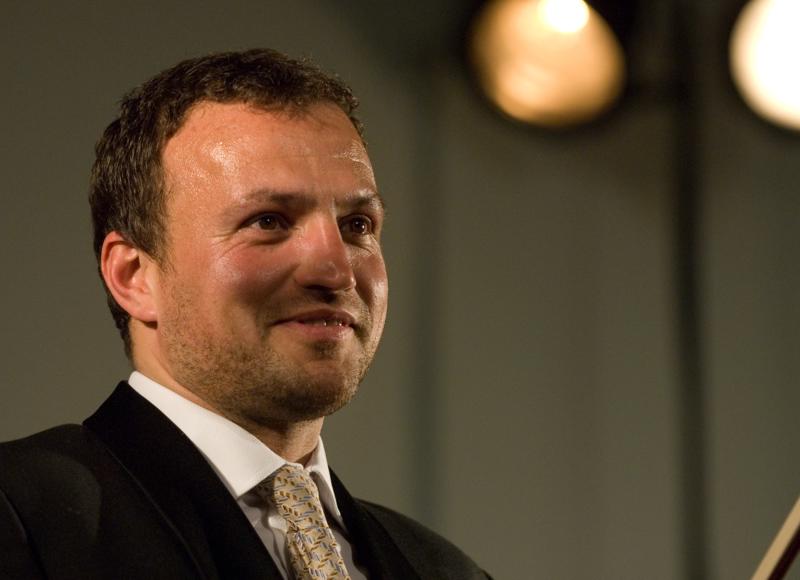  D2C_9279.jpg </br ><small> 2007-04-27 21:57</br >NIKON D200 130mm 1/100s f/2.8 ISO 800</small>