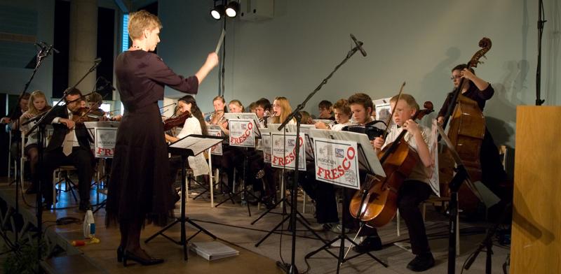  _DSC0992.jpg </br ><small> 2007-04-27 18:22</br >NIKON D70 18mm 1/60s f/2.8 ISO 800</small>