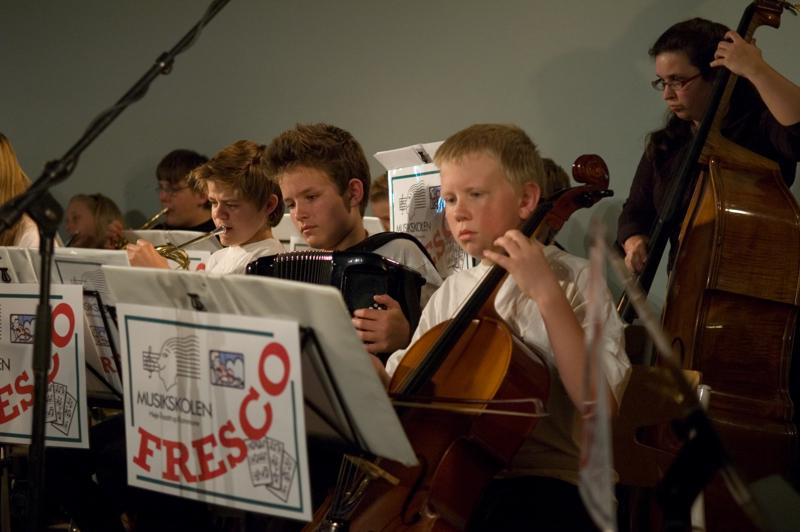  _DSC0994.jpg </br ><small> 2007-04-27 18:22</br >NIKON D70 55mm 1/80s f/2.8 ISO 800</small>