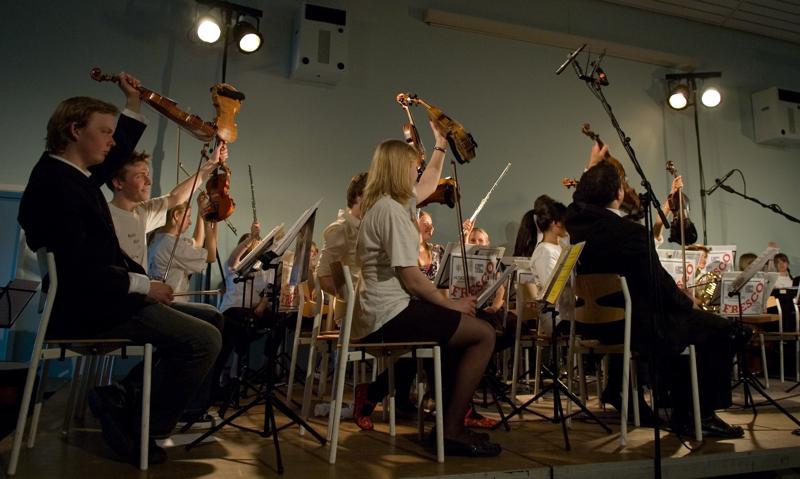  _DSC1002.jpg </br ><small> 2007-04-27 18:26</br >NIKON D70 17mm 1/60s f/2.8 ISO 800</small>