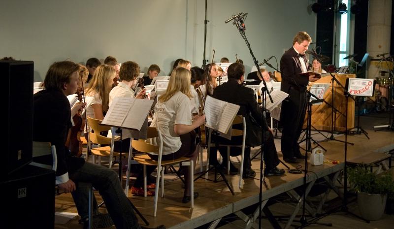  _DSC1004.jpg </br ><small> 2007-04-27 18:27</br >NIKON D70 28mm 1/50s f/2.8 ISO 800</small>