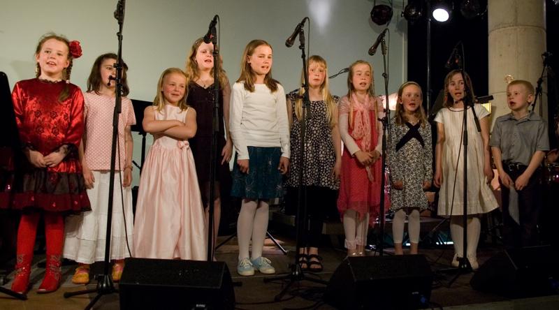  _DSC1006.jpg </br ><small> 2007-04-27 18:49</br >NIKON D70 19mm 1/50s f/2.8 ISO 800</small>