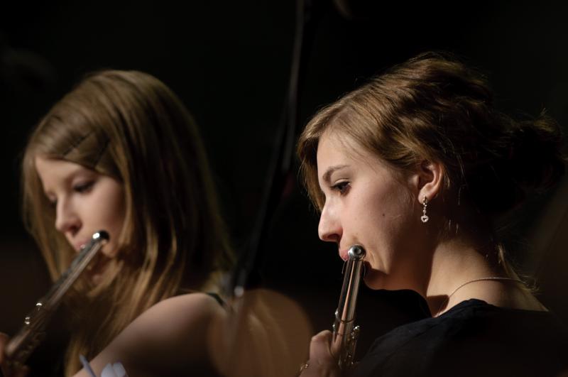  D3C_7629.jpg </br ><small> 2009-05-04 19:22</br >NIKON D300 180mm 1/80s f/4 ISO 400</small>