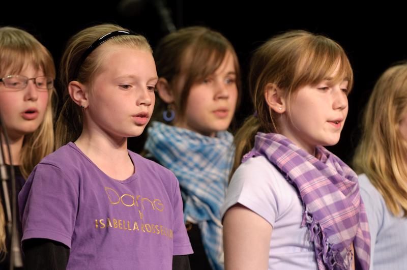  D3C_7663.jpg </br ><small> 2009-05-04 19:46</br >NIKON D300 180mm 1/60s f/4 ISO 450</small>