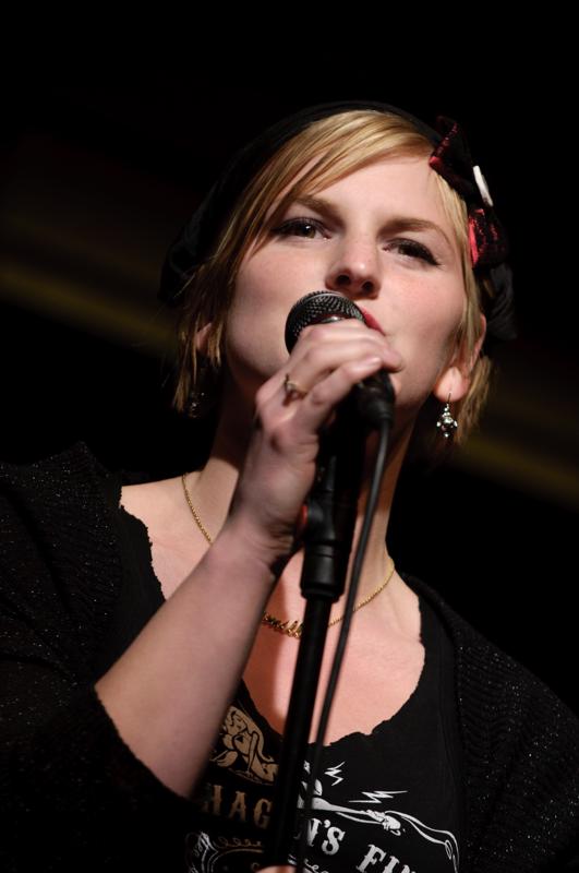  D3C_7818.jpg </br ><small> 2009-05-04 21:23</br >NIKON D300 200mm 1/100s f/4 ISO 200</small>