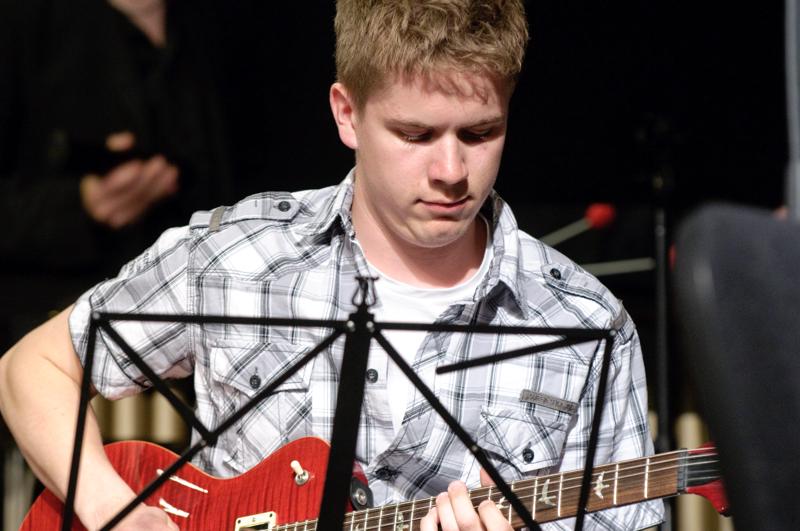  D3C_7839.jpg </br ><small> 2009-05-04 21:28</br >NIKON D300 170mm 1/125s f/4 ISO 1000</small>