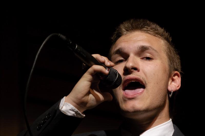  D3C_7624.jpg </br ><small> 2009-05-04 19:19</br >NIKON D300 175mm 1/320s f/4 ISO 400</small>