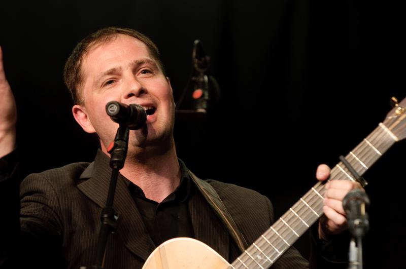  D3C_7653.jpg </br ><small> 2009-05-04 19:40</br >NIKON D300 180mm 1/60s f/4 ISO 450</small>