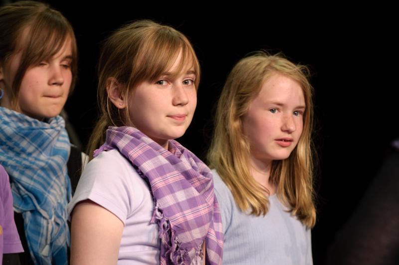  D3C_7670.jpg </br ><small> 2009-05-04 19:47</br >NIKON D300 200mm 1/60s f/4 ISO 400</small>