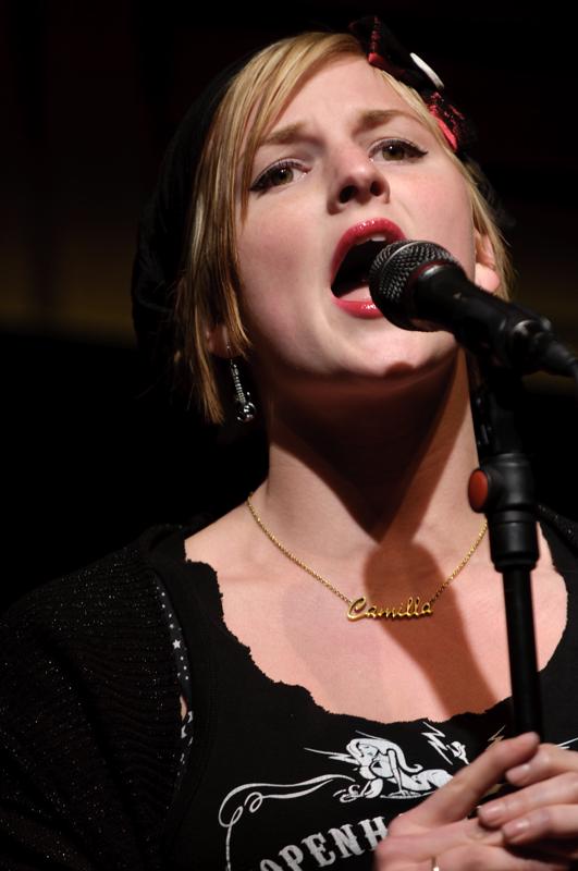  D3C_7813.jpg </br ><small> 2009-05-04 21:22</br >NIKON D300 200mm 1/100s f/4 ISO 200</small>